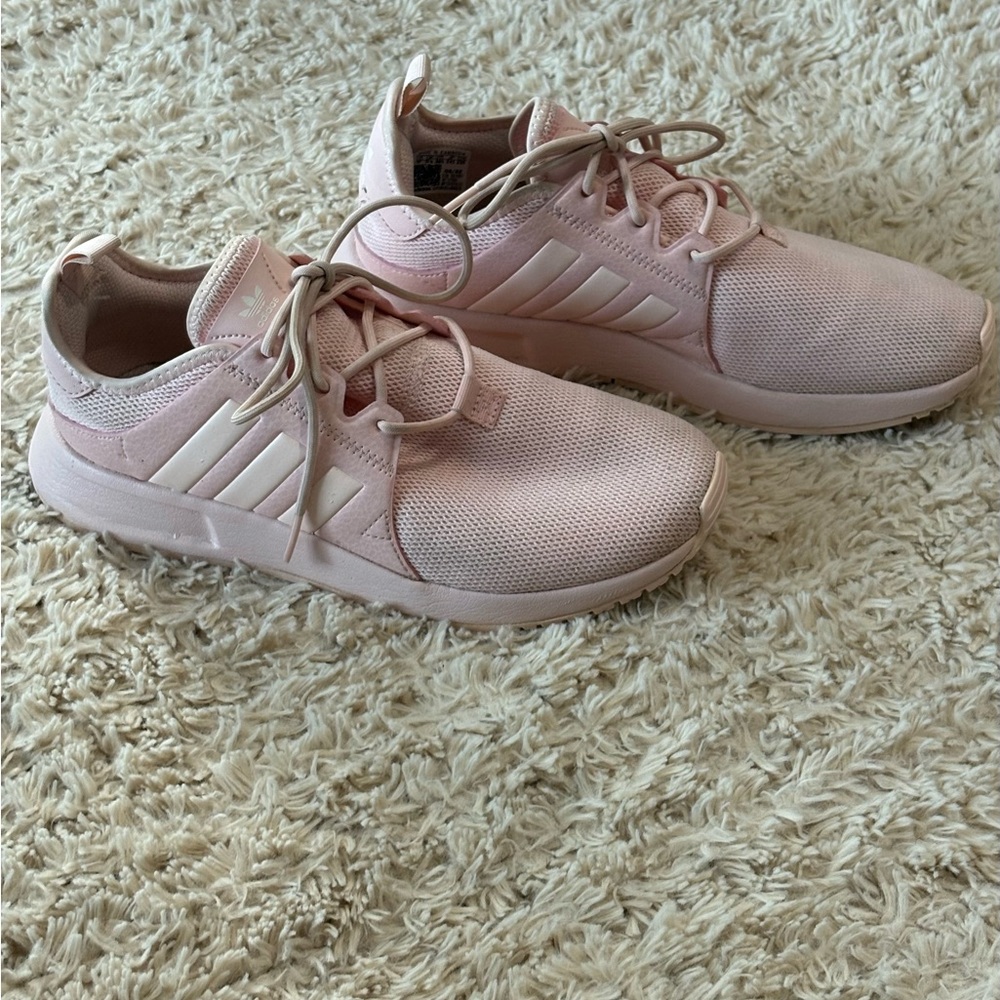 Adidas Youth/Women’s Soft Pink Sneakers